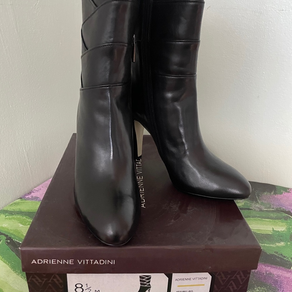 Heeled boots to calf